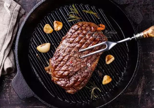 煎牛排如何把握成熟度？