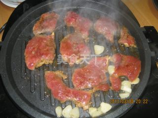 亲子烤上脑牛排的做法步骤：1