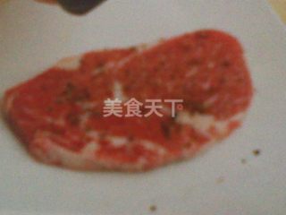 烛光晚餐不能少的香煎牛排的做法步骤：1