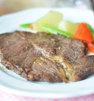 简单三步吃上脑牛排--极简版黑椒上脑牛排的做法步骤：8