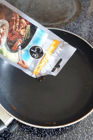 黑椒菲力牛排佐蜂蜜酱的做法步骤：4