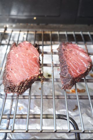 黑椒菲力牛排佐蜂蜜酱的做法步骤：3