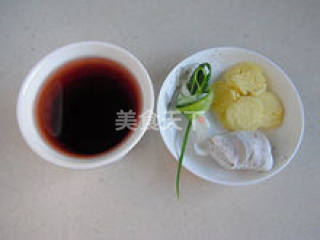 红酒焖肉眼牛排的做法步骤：3