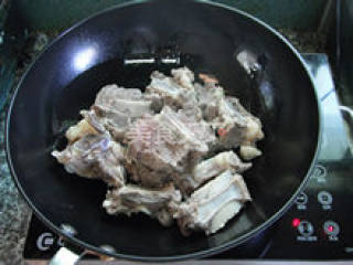 红酒焖肉眼牛排的做法步骤：4