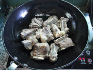 红酒焖肉眼牛排的做法步骤：5