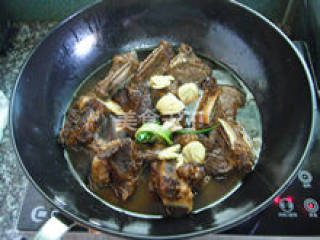 红酒焖肉眼牛排的做法步骤：7