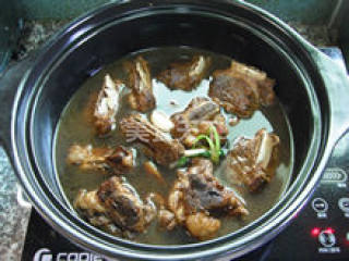 红酒焖肉眼牛排的做法步骤：8