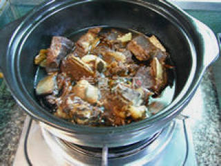 红酒焖肉眼牛排的做法步骤：10