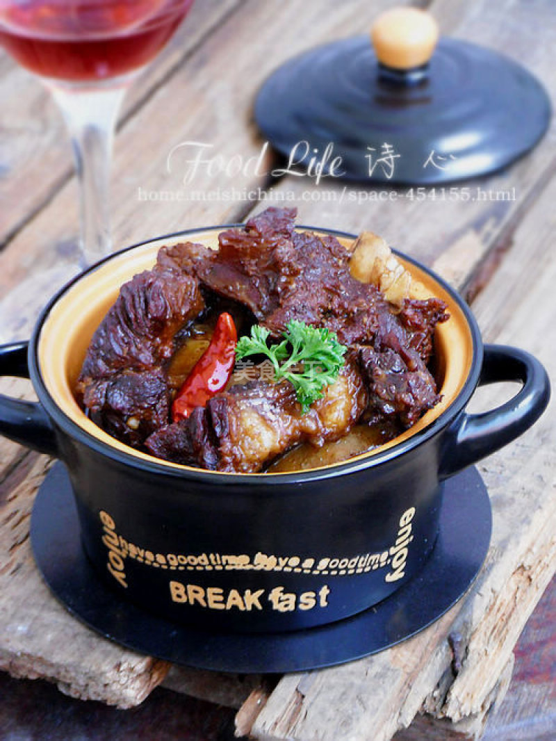 红酒焖肉眼牛排的做法