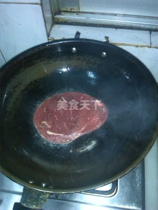 煎牛排的做法步骤：3