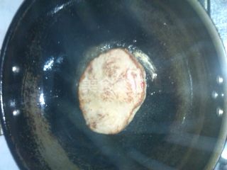 煎牛排的做法步骤：4