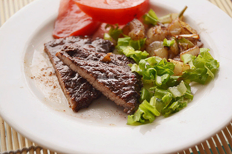 红酒牛排的做法