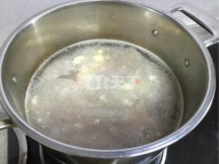 牛排骨清炖白萝卜的做法步骤：2