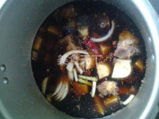 土豆炖牛排骨的做法步骤：2