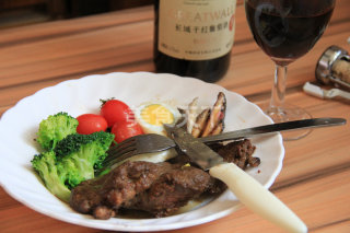 煎牛排的做法步骤：4