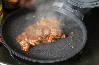 煎牛排的做法步骤：3