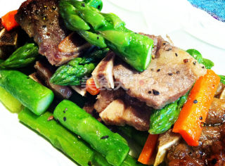 芦笋黑椒牛仔骨的做法步骤：12