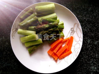 芦笋黑椒牛仔骨的做法步骤：3