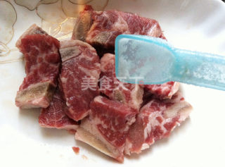 芦笋黑椒牛仔骨的做法步骤：5