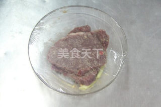 红酒烤上脑牛排的做法步骤：3