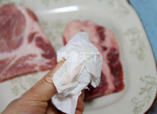 【嫩煎牛排佐杂蔬】：美味牛排的秘密的做法步骤：7