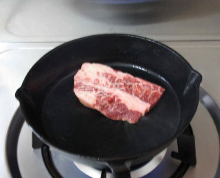 【嫩煎牛排佐杂蔬】：美味牛排的秘密的做法步骤：10