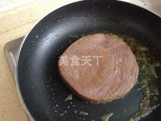 简易版香煎牛排的做法步骤：2