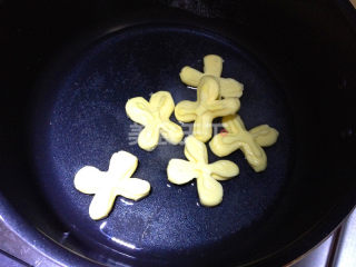 简易版香煎牛排的做法步骤：1