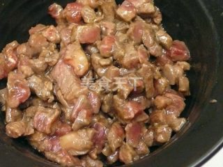 孜然牛肉丁炒甜豆  ★口口牛排 3的做法步骤：4