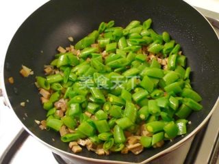孜然牛肉丁炒甜豆  ★口口牛排 3的做法步骤：7