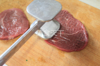 虫草花蚝油菲力牛排的做法步骤：2