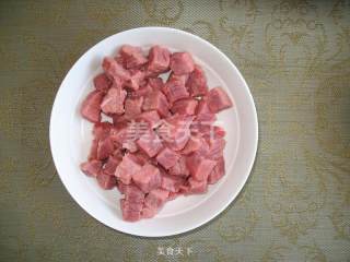 黑椒蒜子牛肉粒的做法步骤：2