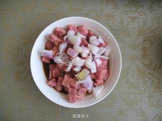 黑椒蒜子牛肉粒的做法步骤：4