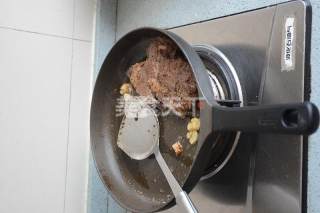 简简单单更美味——红酒上脑牛排的做法步骤：6