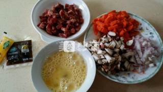 牛肉粒炒饭的做法步骤：2