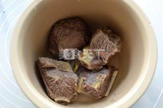 淮山薏仁煲牛排的做法步骤：3