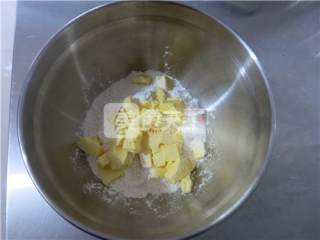 板栗牛肉粒咸派的做法步骤：2