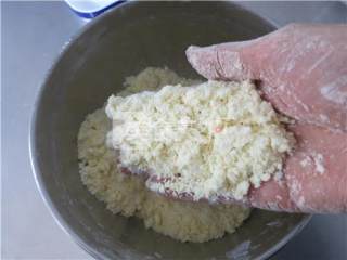 板栗牛肉粒咸派的做法步骤：3