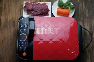 黑椒菲力牛排的做法步骤：1