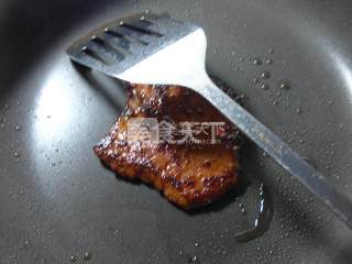 青瓜牛排汉堡的做法步骤：2