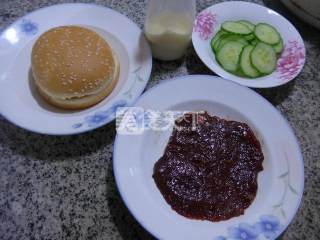 青瓜牛排汉堡的做法步骤：1