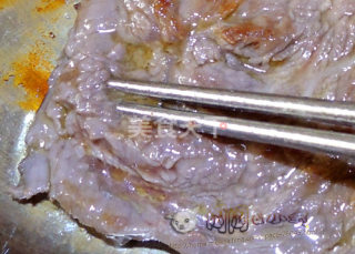 不锈钢平底锅也能煎出美味西冷牛排，悄悄告诉你小秘诀哦的做法步骤：15