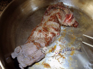 不锈钢平底锅也能煎出美味西冷牛排，悄悄告诉你小秘诀哦的做法步骤：7