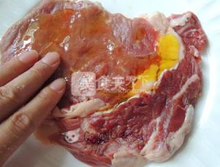 肉眼牛排也有范儿——使用楞纹铸铁锅，煎出美丽网格纹肉眼牛排的做法步骤：1