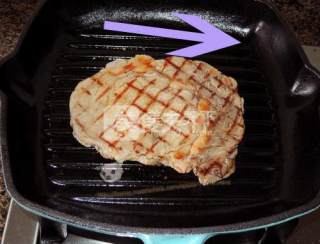 肉眼牛排也有范儿——使用楞纹铸铁锅，煎出美丽网格纹肉眼牛排的做法步骤：5