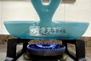 肉眼牛排也有范儿——使用楞纹铸铁锅，煎出美丽网格纹肉眼牛排的做法步骤：2