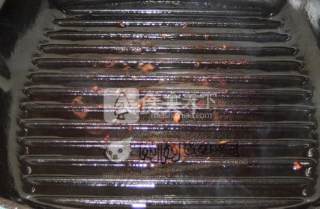 肉眼牛排也有范儿——使用楞纹铸铁锅，煎出美丽网格纹肉眼牛排的做法步骤：8