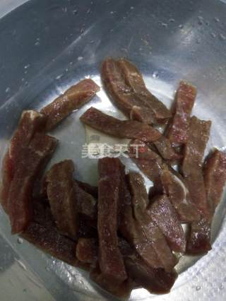 砂锅牛柳焖饭的做法步骤：3