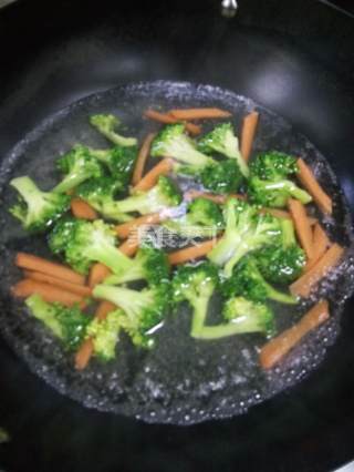 砂锅牛柳焖饭的做法步骤：6