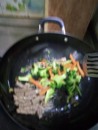 砂锅牛柳焖饭的做法步骤：9